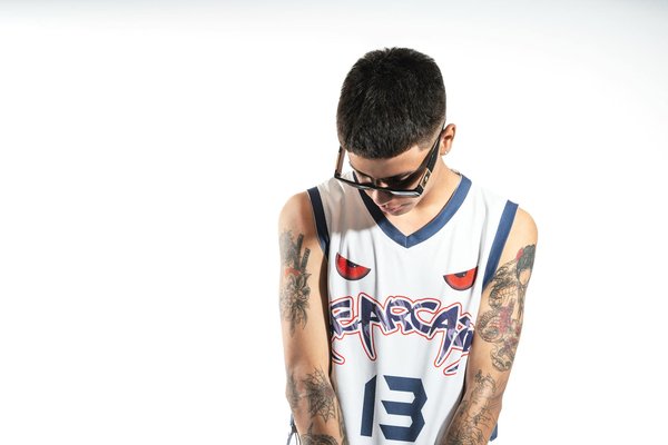 Découvrez les Secrets d"une Routine de Soins des Ongles pour des Mains Toujours Éblouissantes !